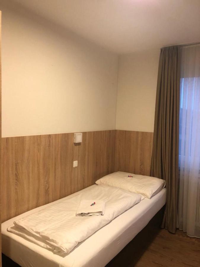 Gastehaus Penny Rooms N Hallein Exterior photo